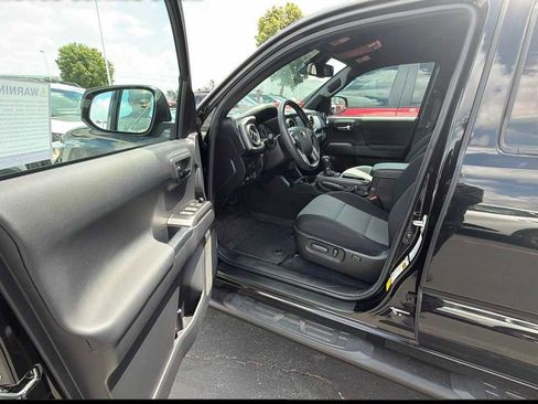 Used 2023 Toyota Tacoma TRD Sport w/ Black Out Package (TMS) AWD/4WD image 4