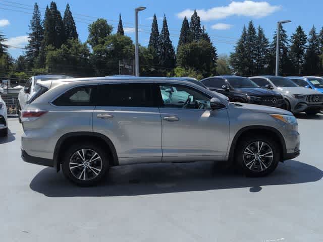 Used 2016 Toyota Highlander XLE AWD/4WD image 9