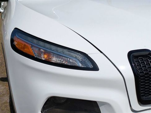 Used 2018 Jeep Cherokee Limited w/ High Altitude Package image 10