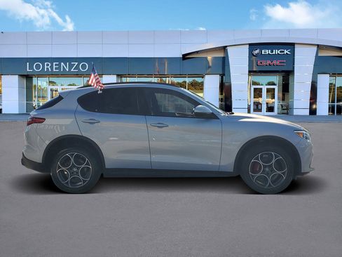 Used 2022 Alfa Romeo Stelvio Sprint image 4