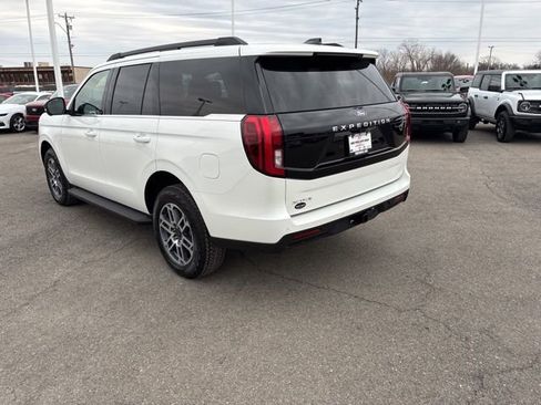 New 2026 Ford Expedition Active image 3