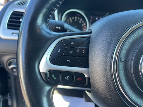 Used 2019 Jeep Compass Latitude w/ Cold Weather Group AWD/4WD image 25