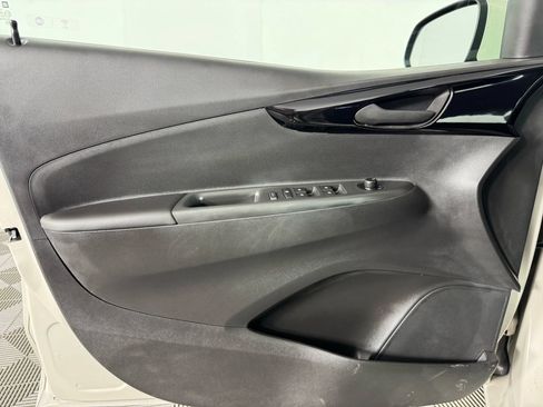 Used 2021 Chevrolet Spark LT image 33