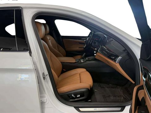 Used 2019 BMW 530e w/ Convenience Package image 12