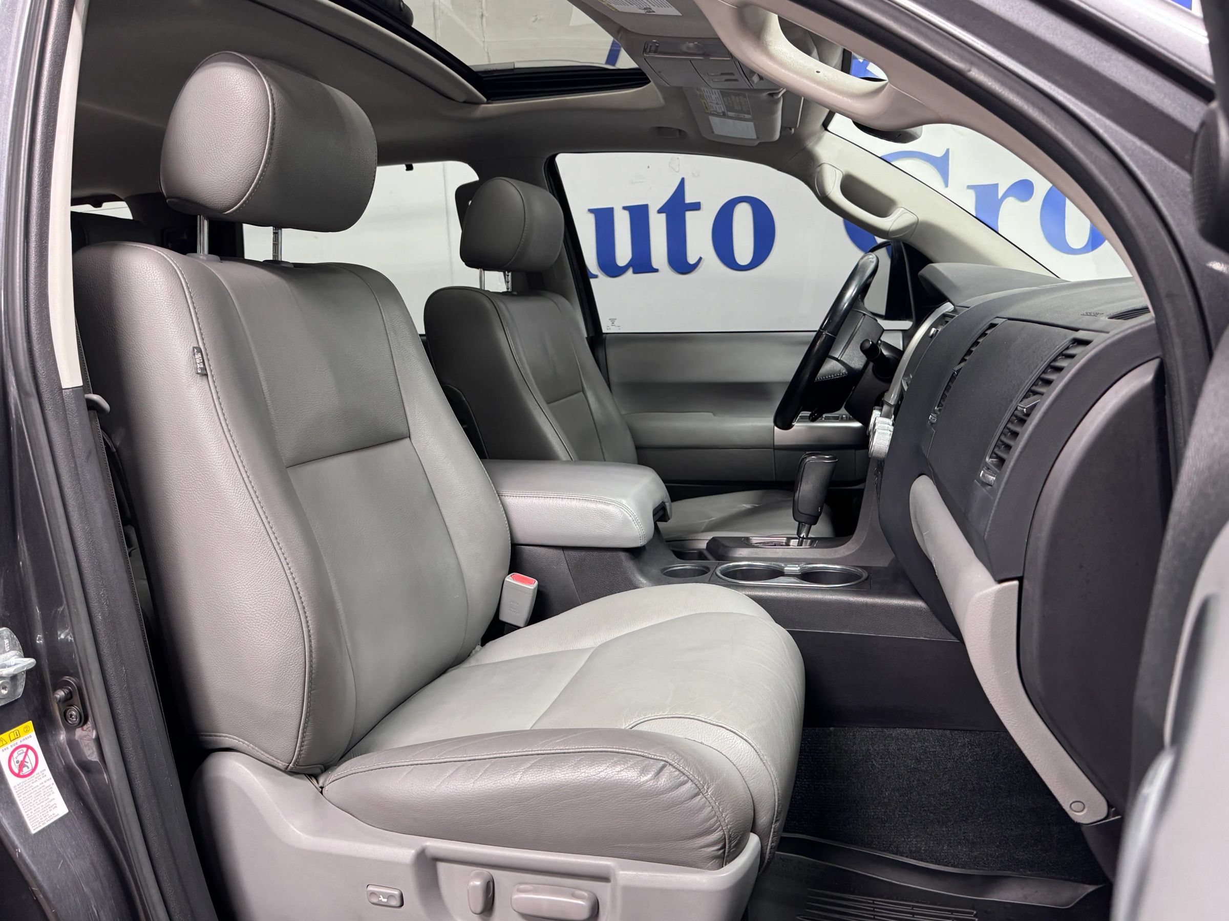 Used 2018 Toyota Sequoia Limited w/ Safety & Convenience Package AWD/4WD image 14