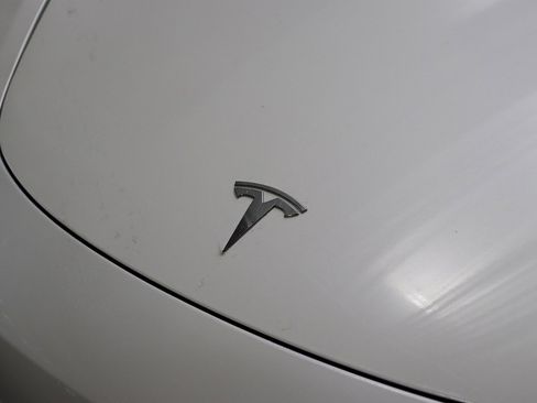 Used 2023 Tesla Model 3 Standard Range image 4