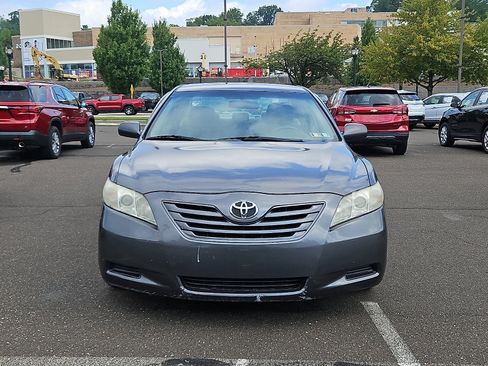 Used 2009 Toyota Camry LE FWD image 2