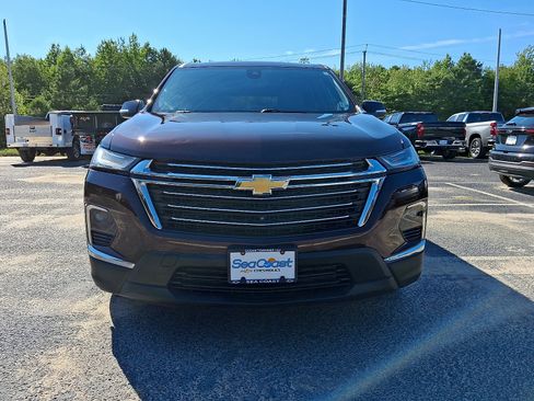 Used 2023 Chevrolet Traverse LT w/ LT Premium Package AWD/4WD image 2