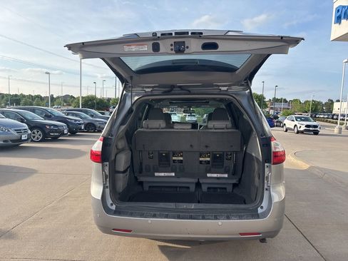 Used 2015 Toyota Sienna XLE Premium FWD image 41