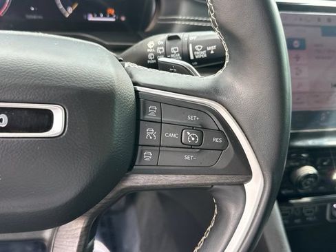 Used 2022 Jeep Grand Cherokee L Limited AWD/4WD image 7