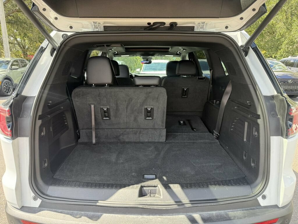 Used 2026 GMC Acadia Elevation w/ Elevation Premium Package FWD image 9