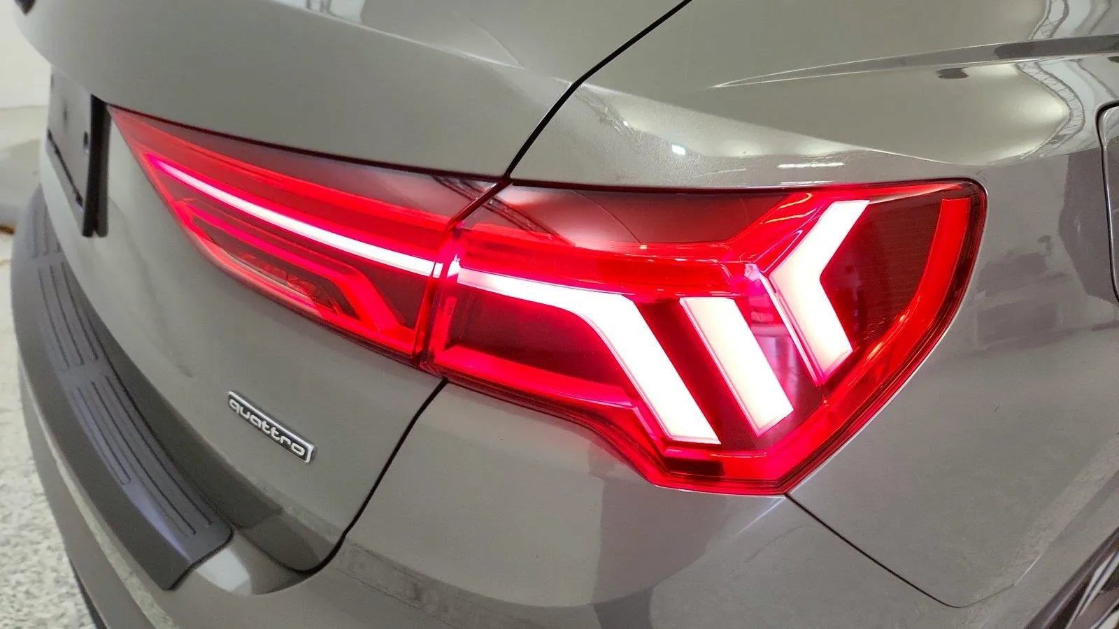 Used 2024 Audi Q3 2.0T Premium Plus w/ Premium Plus Package AWD/4WD image 33