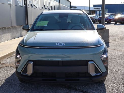 Used 2025 Hyundai Kona SEL FWD image 2
