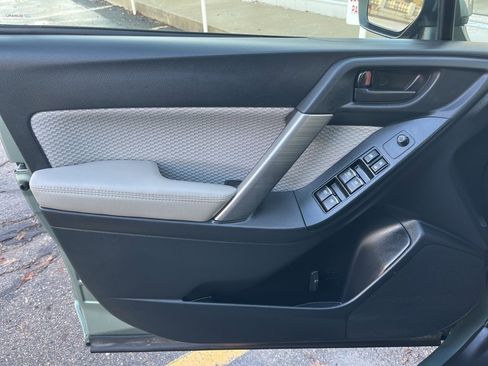 Used 2017 Subaru Forester 2.5i Premium w/ All-Weather Package image 20