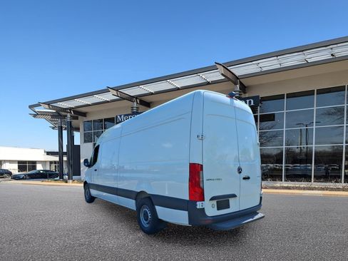 Used 2024 Mercedes-Benz Sprinter 2500 image 5