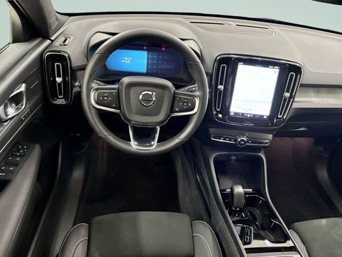 Used 2023 Volvo C40 P8 Recharge Ultimate image 11