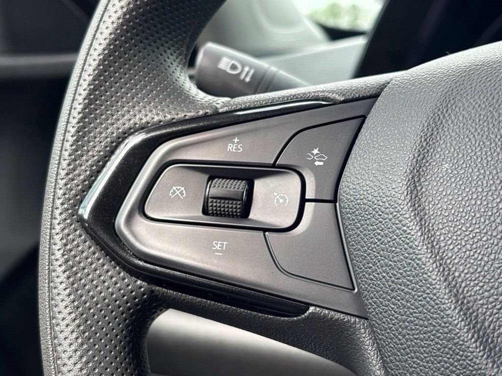 Used 2025 Chevrolet Trax LT FWD image 20