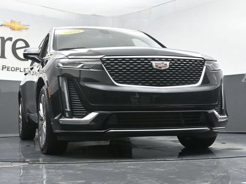 Used 2025 Cadillac XT6 Premium Luxury FWD image 3