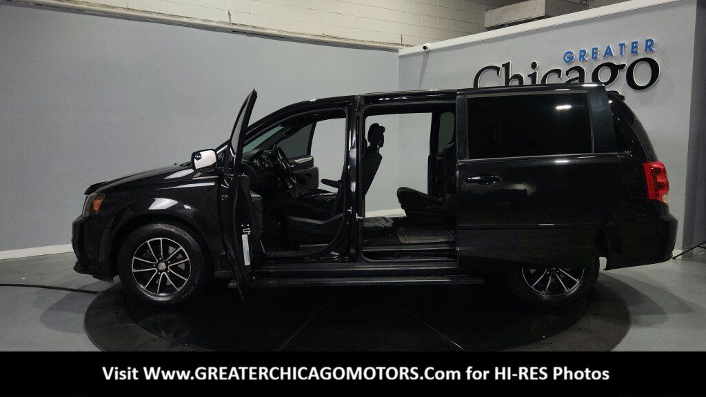 Used 2015 Dodge Grand Caravan SXT w/ Blacktop Package FWD image 19