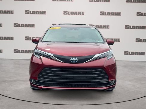 Used 2025 Toyota Sienna XLE w/ XLE Plus Package AWD/4WD image 8
