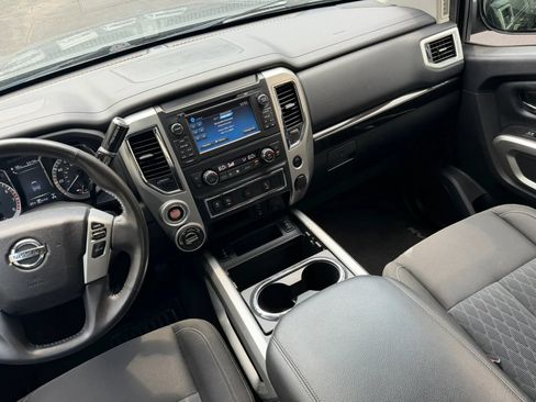 Used 2017 Nissan Titan SV AWD/4WD image 20
