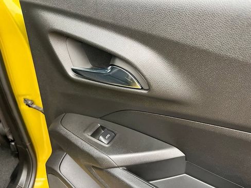 Certified 2024 Chevrolet Trax RS w/ Sunroof Package FWD image 41