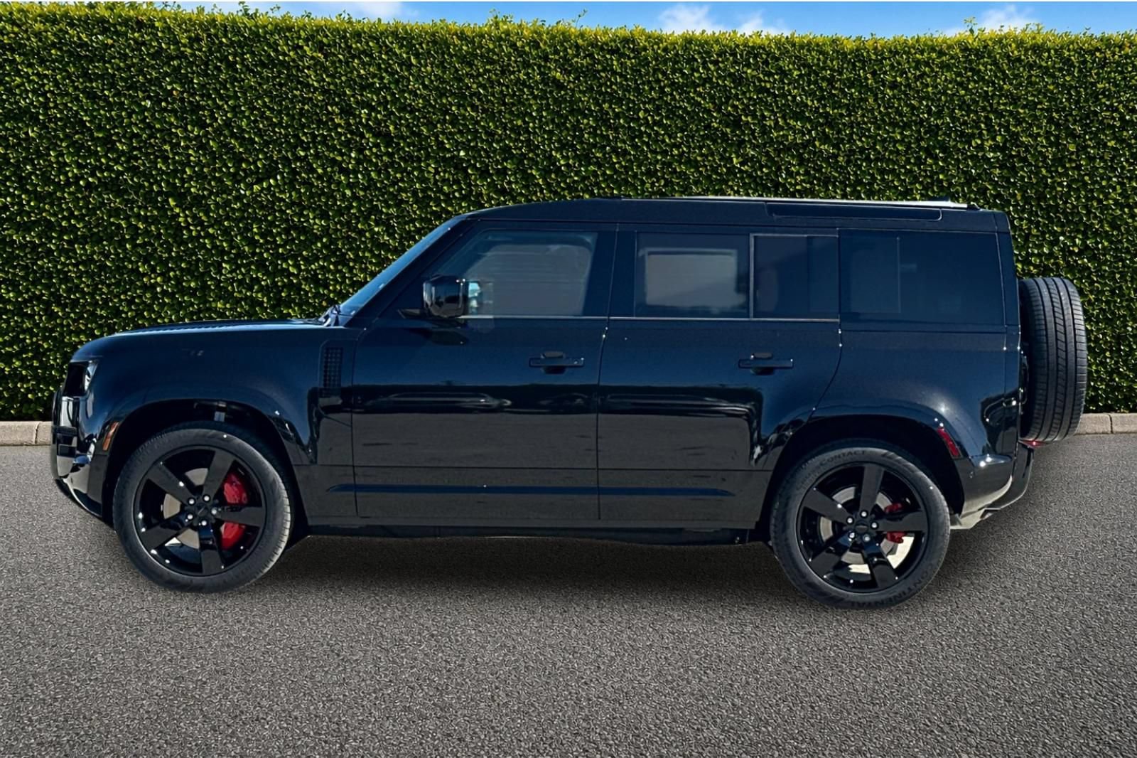 New 2026 Land Rover Defender 110 X-Dynamic SE AWD/4WD image 3