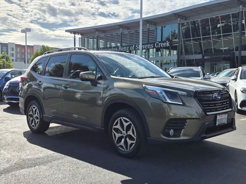 Used 2023 Subaru Forester Premium AWD/4WD image 3