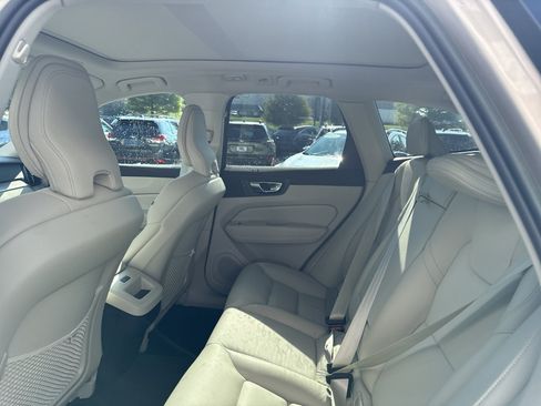 Used 2023 Volvo XC60 B5 Plus w/ Climate Package AWD/4WD image 10