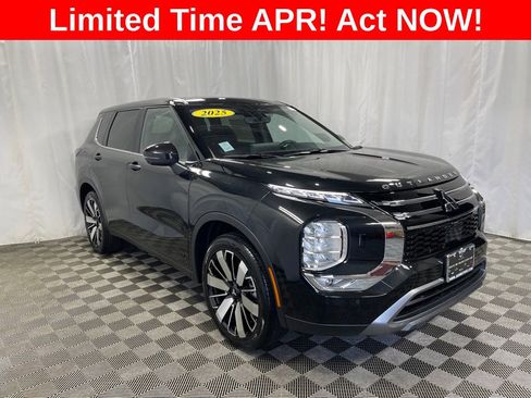 New 2025 Mitsubishi Outlander SE image 2