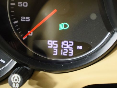 Used 2016 Porsche Panamera S image 38