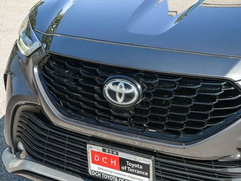 Used 2021 Toyota Highlander XSE AWD/4WD image 5
