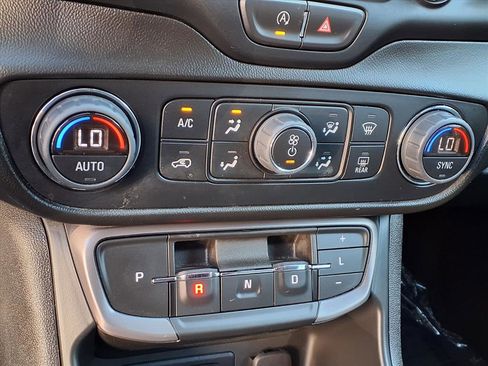 Used 2022 GMC Terrain AT4 image 7