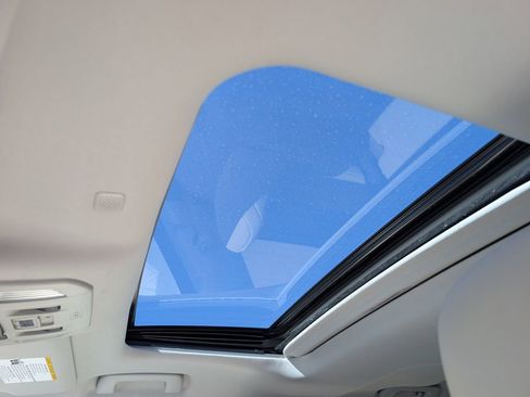 Used 2020 Toyota Highlander XLE image 24