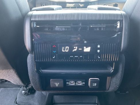 Used 2023 Jeep Wagoneer Series II w/ HD Trailer Tow Package AWD/4WD image 14