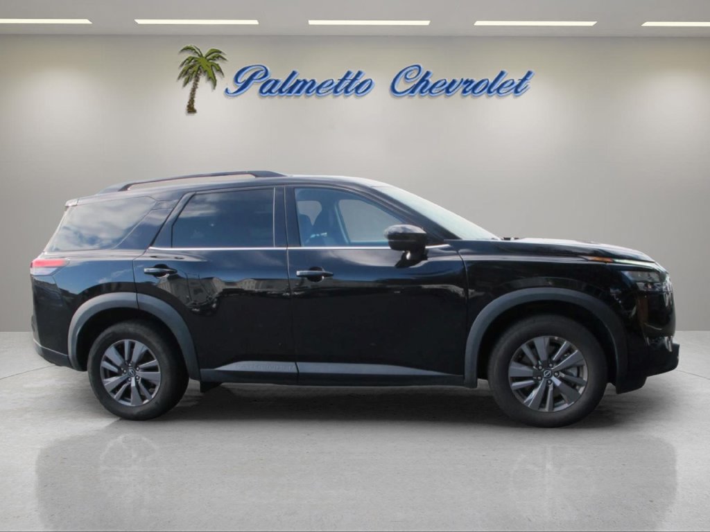 Used 2024 Nissan Pathfinder SV FWD image 2