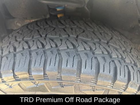 Used 2019 Toyota Tacoma TRD Off-Road w/ TRD Premium Off Road Package AWD/4WD image 11