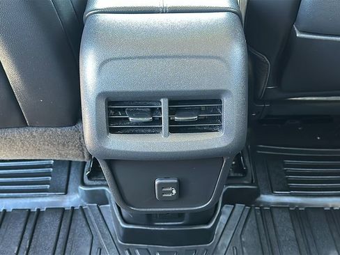 Used 2022 GMC Terrain SLT image 30