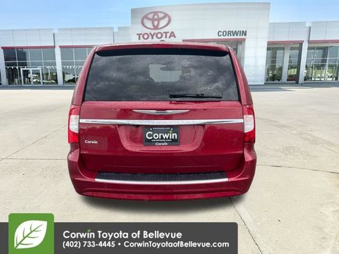 Used 2012 Chrysler Town & Country Touring w/ Entertainment Group #1 FWD image 4