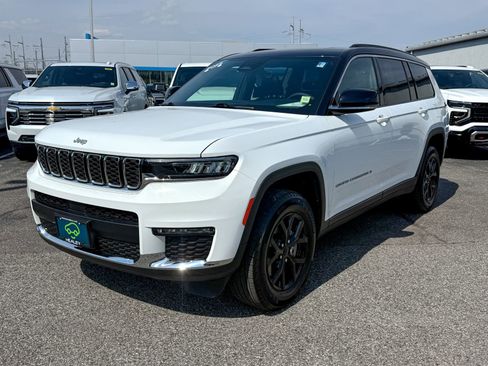 Used 2025 Jeep Grand Cherokee L Limited image 3