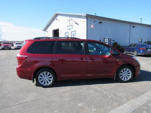 Used 2016 Toyota Sienna LE image 7