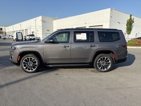 Used 2023 Jeep Wagoneer Series II w/ Premium Group I AWD/4WD image 6