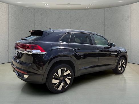 Used 2025 Volkswagen Atlas Cross Sport SE FWD image 5