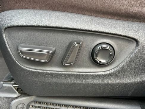 Used 2021 Toyota Sienna Platinum FWD image 17