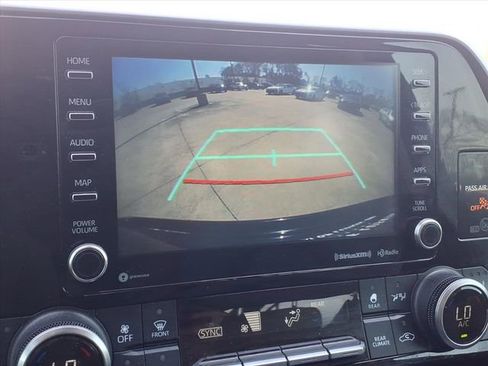 Used 2022 Toyota Highlander XLE image 30