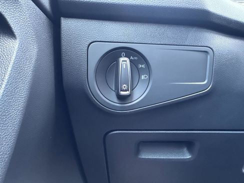 Used 2023 Volkswagen Tiguan SE image 17