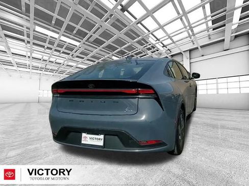 Used 2025 Toyota Prius LE image 3