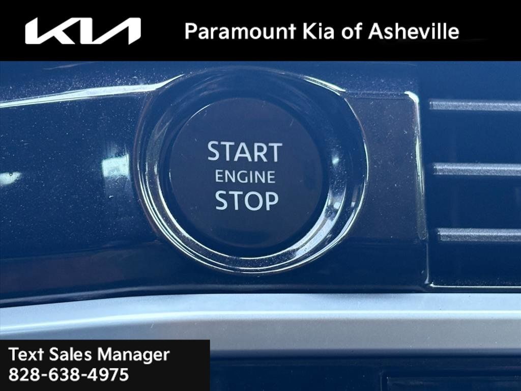 Used 2025 Nissan Pathfinder SL AWD/4WD image 13
