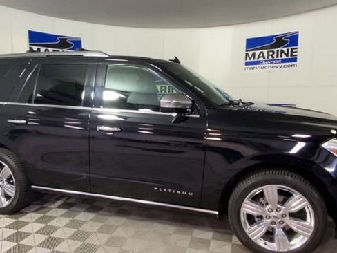 Used 2023 Ford Expedition Platinum image 3