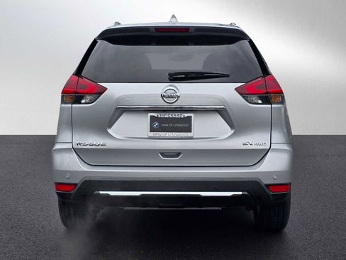 Used 2020 Nissan Rogue SV image 4